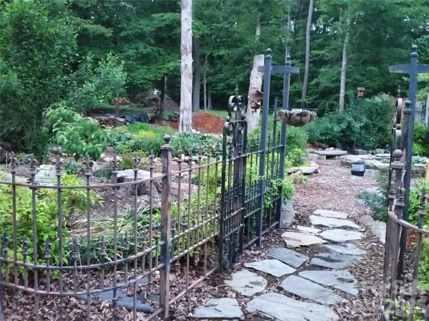 2025 Creekwood Drive, York, SC 29745.  MLS# CAR4350512, YatesRealty ID 3939. 