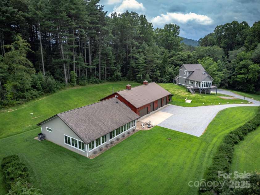 326 Golden Valley Drive, Hendersonville, NC 28792.  MLS# CAR4285280, YatesRealty ID 3939. 