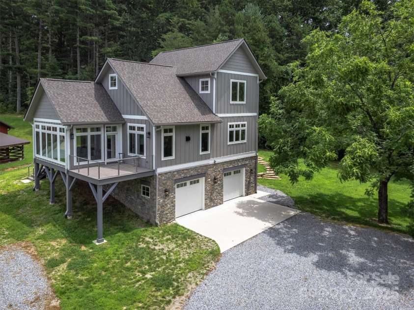 326 Golden Valley Drive, Hendersonville, NC 28792.  MLS# CAR4285280, YatesRealty ID 3939. 