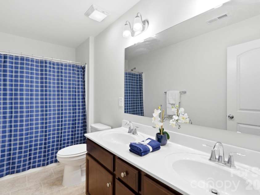 2667 Andes Drive, Statesville, NC 28625.  MLS# CAR4406112, YatesRealty ID 39391. Full Bath on Upper Level.