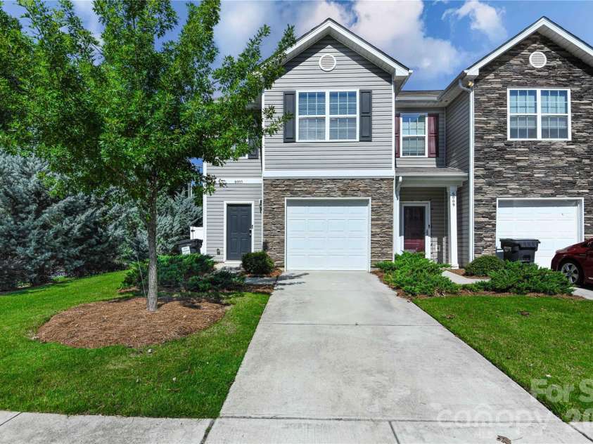 6005 Guildford Hill Lane, Charlotte, NC 28215.  MLS# CAR4406775, YatesRealty ID 39392. 