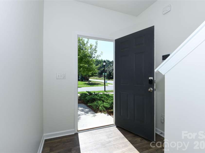 6005 Guildford Hill Lane, Charlotte, NC 28215.  MLS# CAR4406775, YatesRealty ID 39392. 