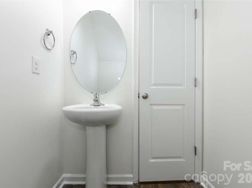 6005 Guildford Hill Lane, Charlotte, NC 28215.  MLS# CAR4406775, YatesRealty ID 39392. 