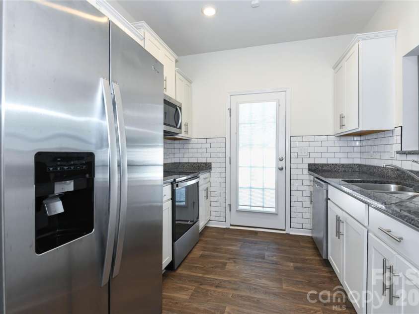 6005 Guildford Hill Lane, Charlotte, NC 28215.  MLS# CAR4406775, YatesRealty ID 39392. 
