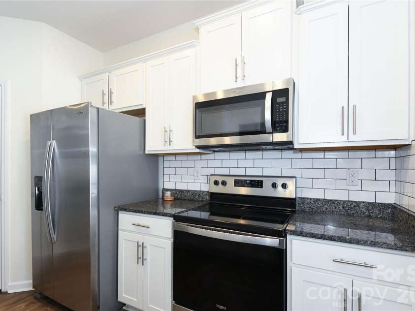 6005 Guildford Hill Lane, Charlotte, NC 28215.  MLS# CAR4406775, YatesRealty ID 39392. 
