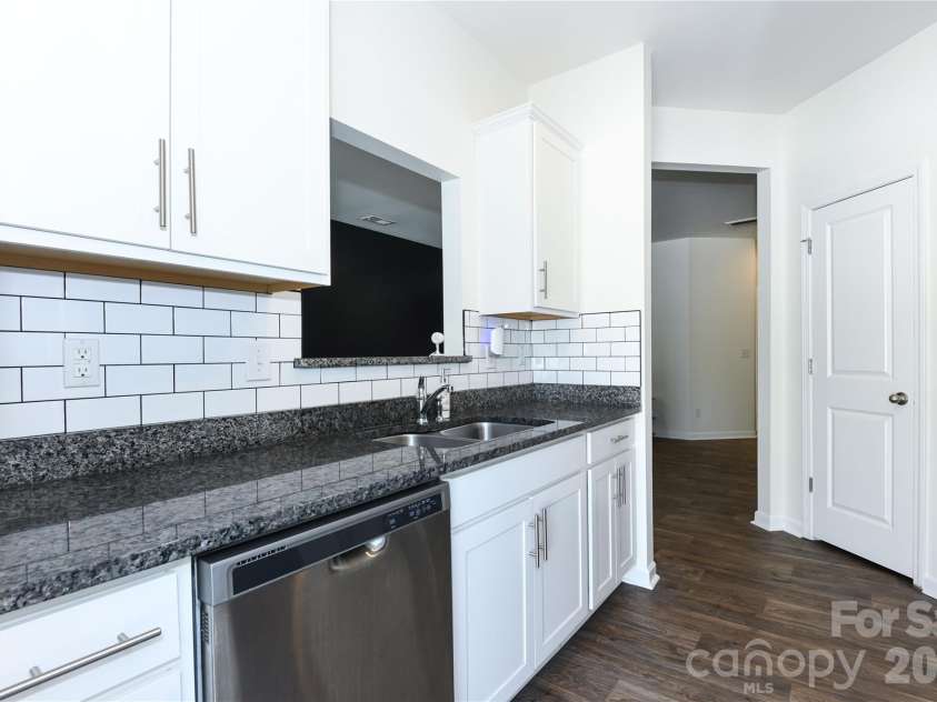 6005 Guildford Hill Lane, Charlotte, NC 28215.  MLS# CAR4406775, YatesRealty ID 39392. 