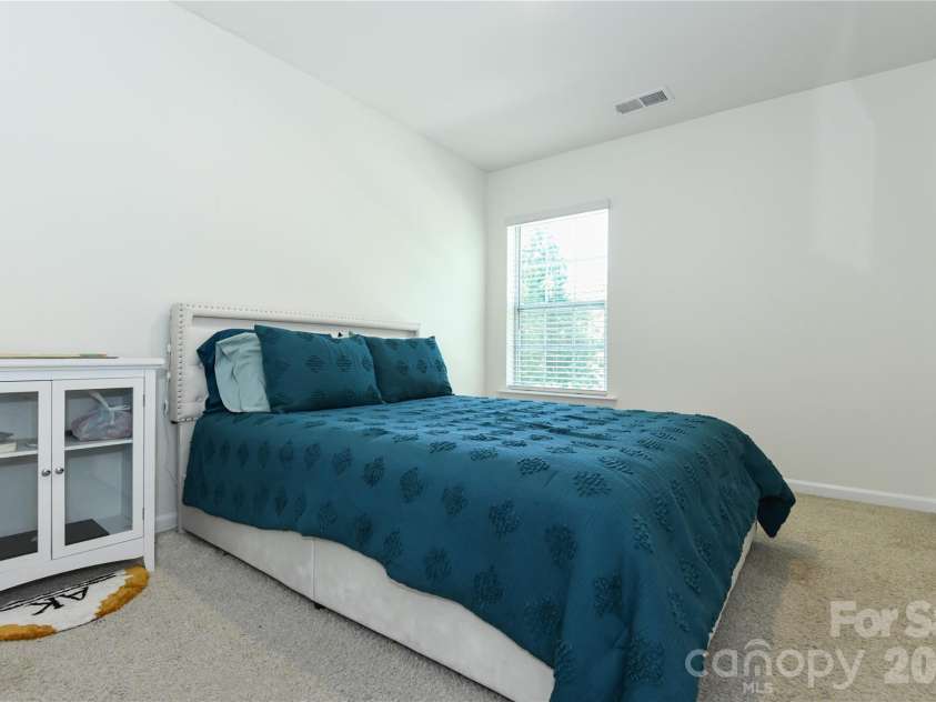 6005 Guildford Hill Lane, Charlotte, NC 28215.  MLS# CAR4406775, YatesRealty ID 39392. 