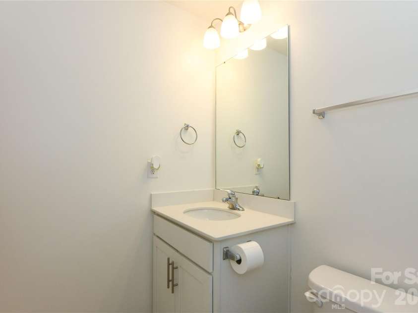 6005 Guildford Hill Lane, Charlotte, NC 28215.  MLS# CAR4406775, YatesRealty ID 39392. 