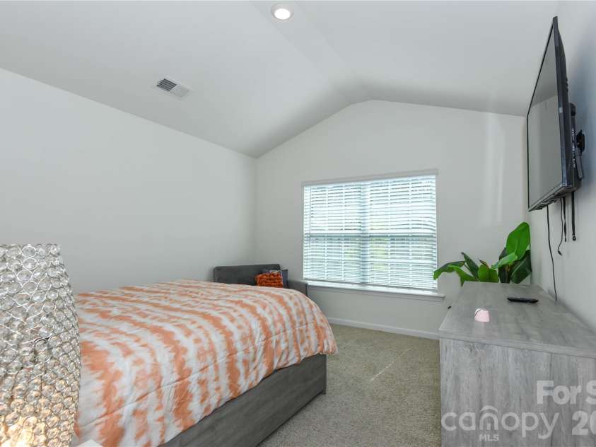 6005 Guildford Hill Lane, Charlotte, NC 28215.  MLS# CAR4406775, YatesRealty ID 39392. 