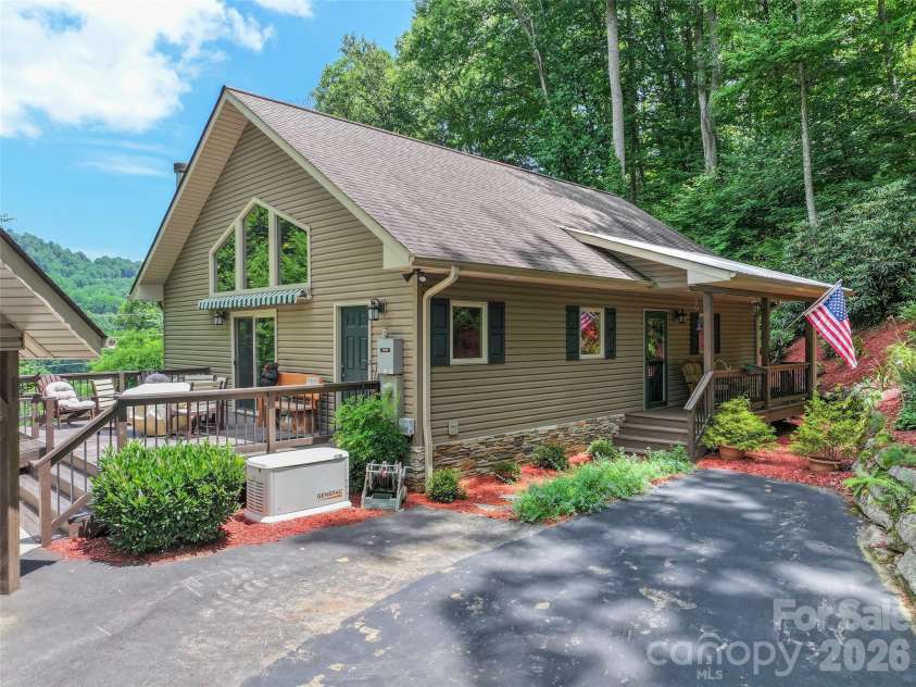 39 Maplewood Drive, Maggie Valley, NC 28751.  MLS# CAR4406805, YatesRealty ID 39396. 