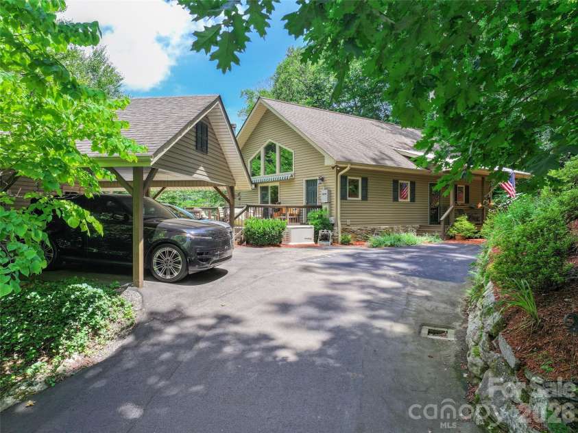 39 Maplewood Drive, Maggie Valley, NC 28751.  MLS# CAR4406805, YatesRealty ID 39396. 