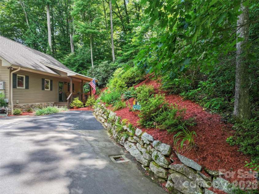 39 Maplewood Drive, Maggie Valley, NC 28751.  MLS# CAR4406805, YatesRealty ID 39396. 