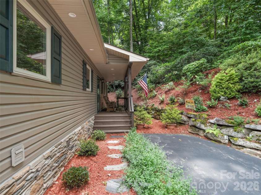 39 Maplewood Drive, Maggie Valley, NC 28751.  MLS# CAR4406805, YatesRealty ID 39396. 