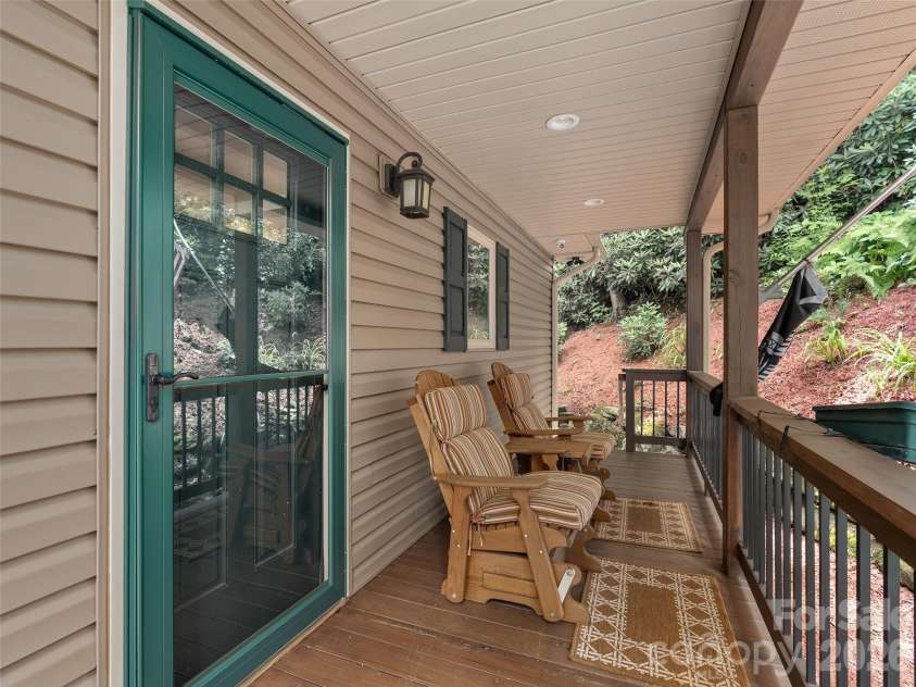 39 Maplewood Drive, Maggie Valley, NC 28751.  MLS# CAR4406805, YatesRealty ID 39396. 