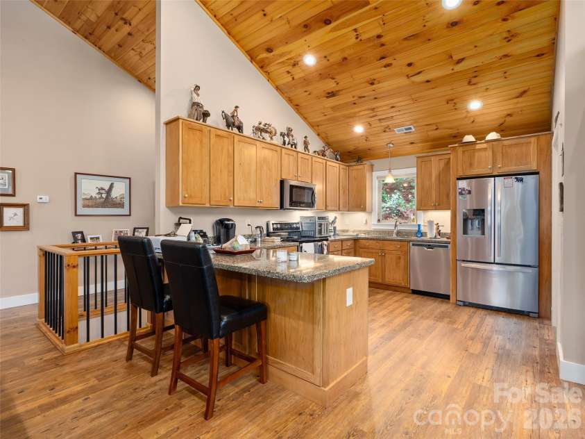 39 Maplewood Drive, Maggie Valley, NC 28751.  MLS# CAR4406805, YatesRealty ID 39396. 