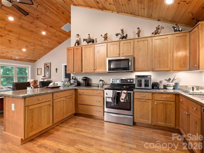 39 Maplewood Drive, Maggie Valley, NC 28751.  MLS# CAR4406805, YatesRealty ID 39396. 