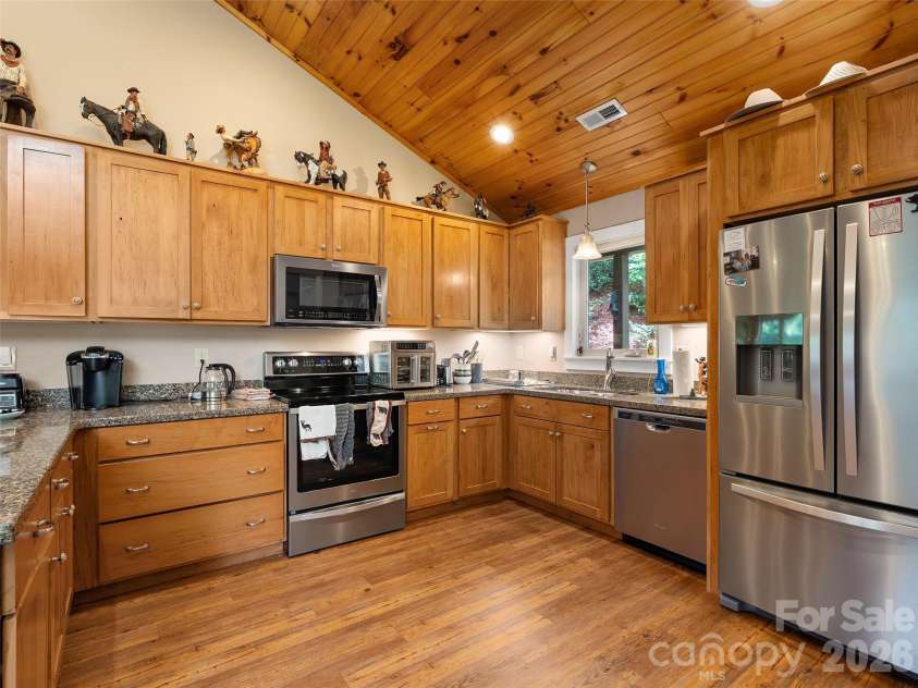 39 Maplewood Drive, Maggie Valley, NC 28751.  MLS# CAR4406805, YatesRealty ID 39396. 