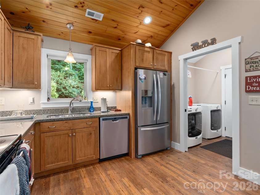 39 Maplewood Drive, Maggie Valley, NC 28751.  MLS# CAR4406805, YatesRealty ID 39396. 