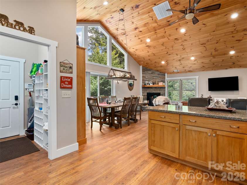 39 Maplewood Drive, Maggie Valley, NC 28751.  MLS# CAR4406805, YatesRealty ID 39396. 