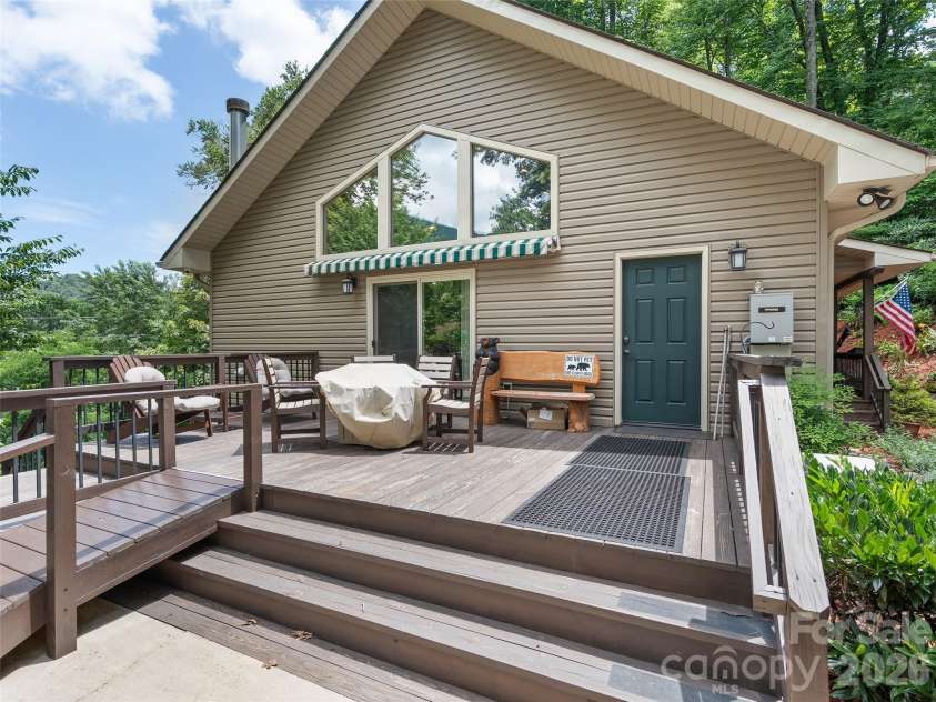 39 Maplewood Drive, Maggie Valley, NC 28751.  MLS# CAR4406805, YatesRealty ID 39396. 