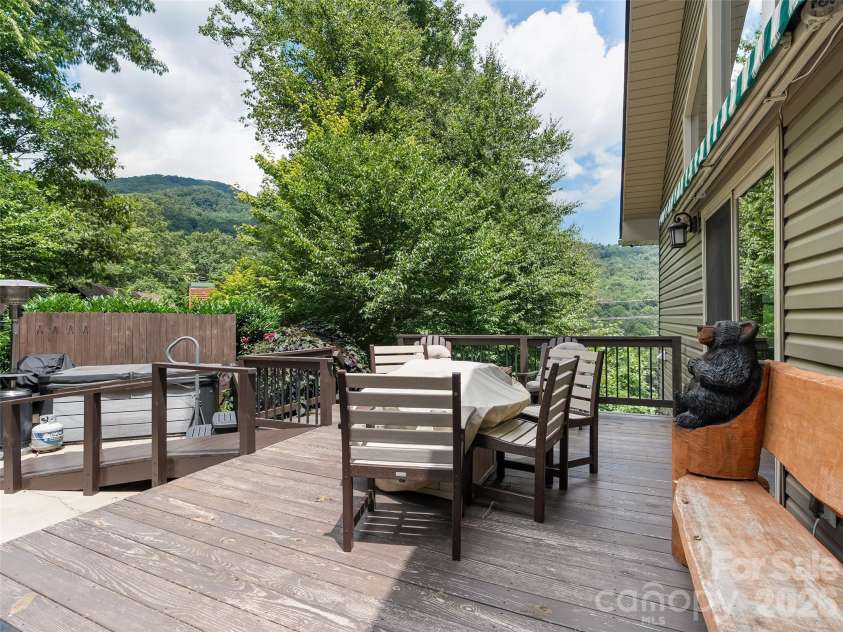 39 Maplewood Drive, Maggie Valley, NC 28751.  MLS# CAR4406805, YatesRealty ID 39396. 