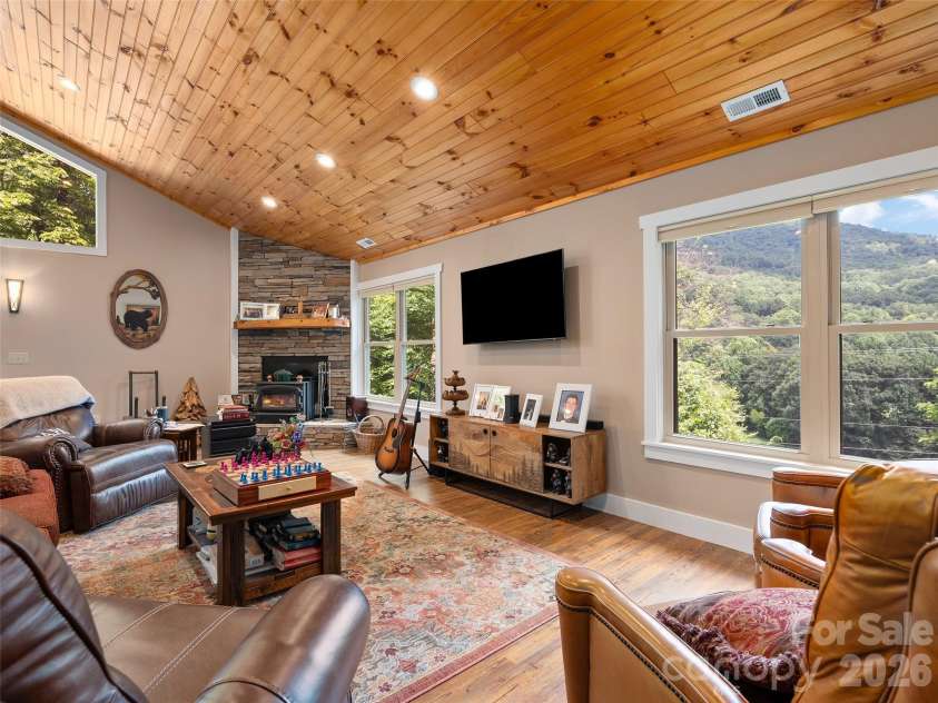39 Maplewood Drive, Maggie Valley, NC 28751.  MLS# CAR4406805, YatesRealty ID 39396. 