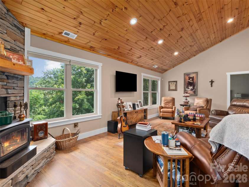 39 Maplewood Drive, Maggie Valley, NC 28751.  MLS# CAR4406805, YatesRealty ID 39396. 