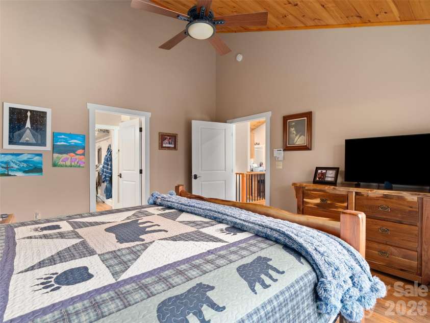 39 Maplewood Drive, Maggie Valley, NC 28751.  MLS# CAR4406805, YatesRealty ID 39396. 