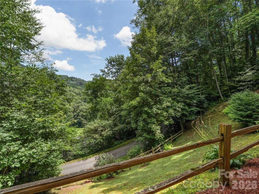 39 Maplewood Drive, Maggie Valley, NC 28751.  MLS# CAR4406805, YatesRealty ID 39396. 