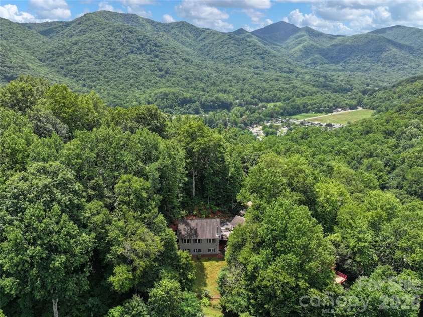39 Maplewood Drive, Maggie Valley, NC 28751.  MLS# CAR4406805, YatesRealty ID 39396. 