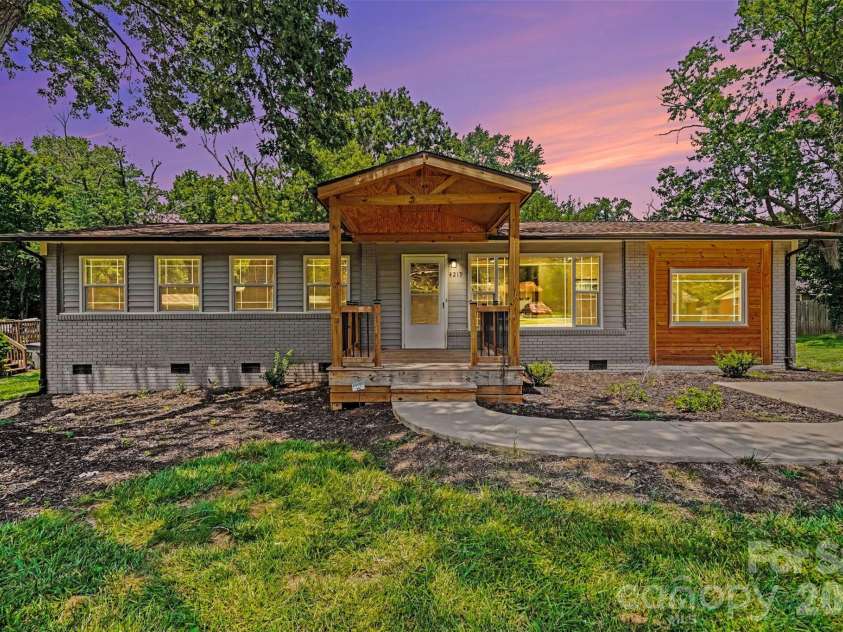 4219 Tipperary Place, Charlotte, NC 28215.  MLS# CAR4405934, YatesRealty ID 39398. 