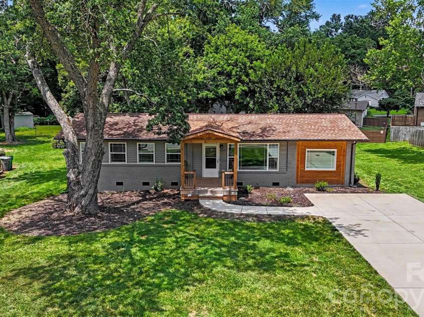 4219 Tipperary Place, Charlotte, NC 28215.  MLS# CAR4405934, YatesRealty ID 39398. 