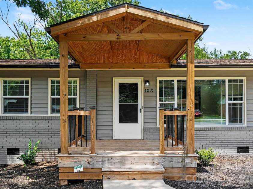 4219 Tipperary Place, Charlotte, NC 28215.  MLS# CAR4405934, YatesRealty ID 39398. 