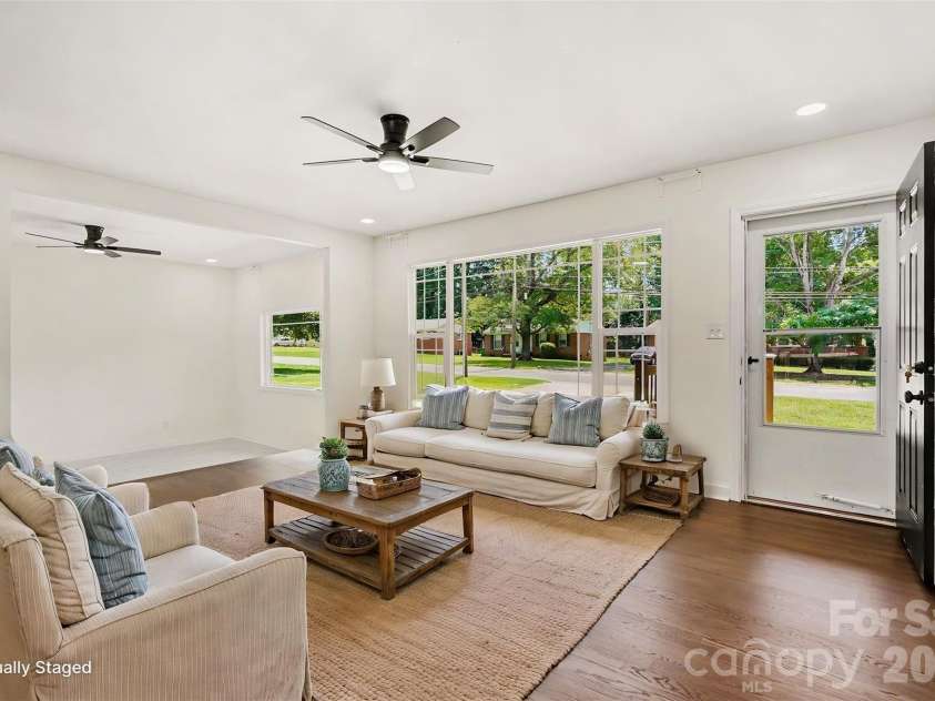 4219 Tipperary Place, Charlotte, NC 28215.  MLS# CAR4405934, YatesRealty ID 39398. 