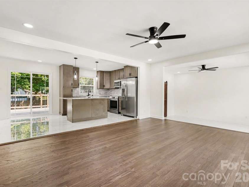 4219 Tipperary Place, Charlotte, NC 28215.  MLS# CAR4405934, YatesRealty ID 39398. 