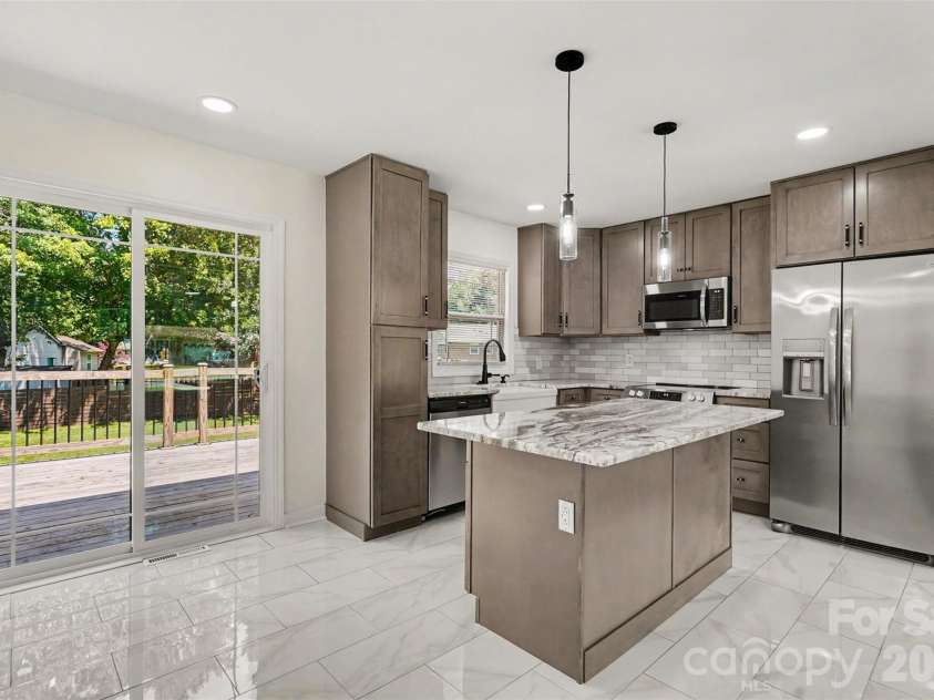 4219 Tipperary Place, Charlotte, NC 28215.  MLS# CAR4405934, YatesRealty ID 39398. 