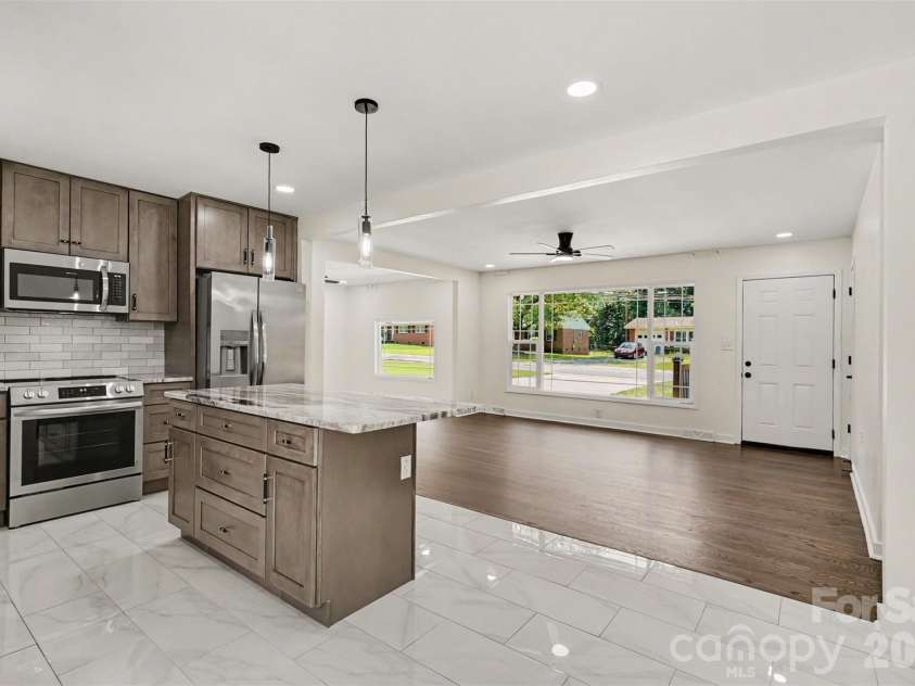 4219 Tipperary Place, Charlotte, NC 28215.  MLS# CAR4405934, YatesRealty ID 39398. 