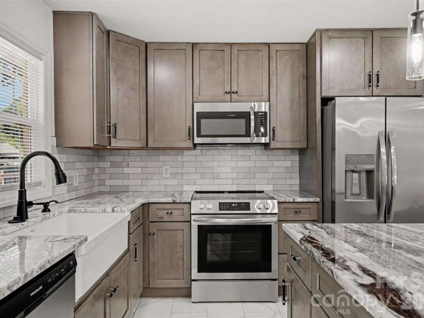 4219 Tipperary Place, Charlotte, NC 28215.  MLS# CAR4405934, YatesRealty ID 39398. 