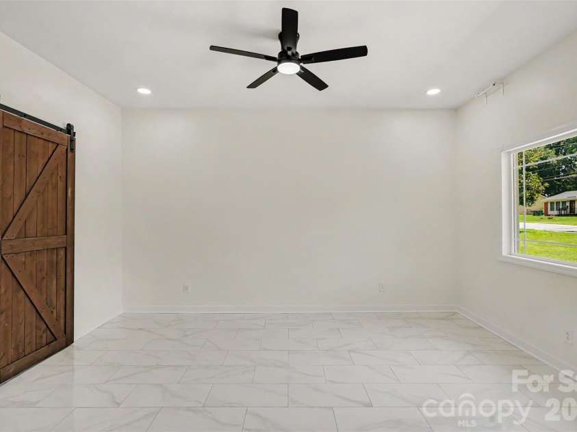 4219 Tipperary Place, Charlotte, NC 28215.  MLS# CAR4405934, YatesRealty ID 39398. 
