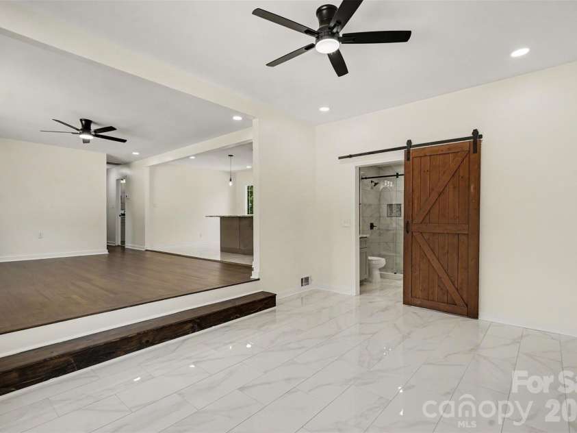 4219 Tipperary Place, Charlotte, NC 28215.  MLS# CAR4405934, YatesRealty ID 39398. 