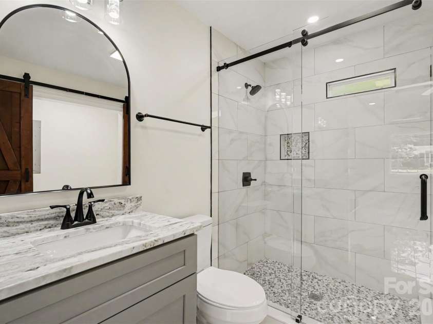 4219 Tipperary Place, Charlotte, NC 28215.  MLS# CAR4405934, YatesRealty ID 39398. 