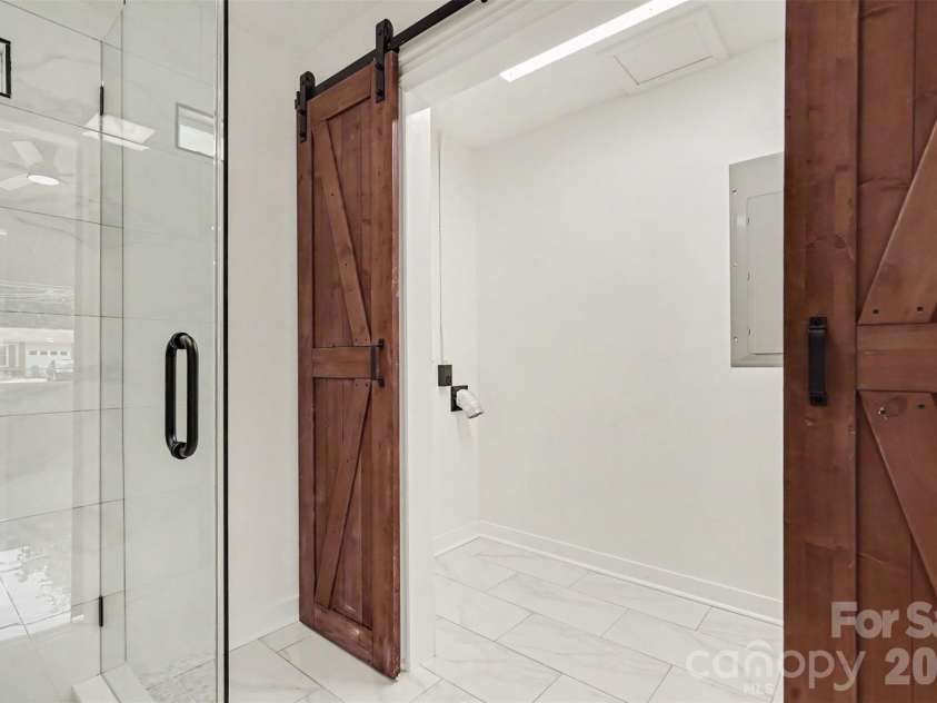 4219 Tipperary Place, Charlotte, NC 28215.  MLS# CAR4405934, YatesRealty ID 39398. 