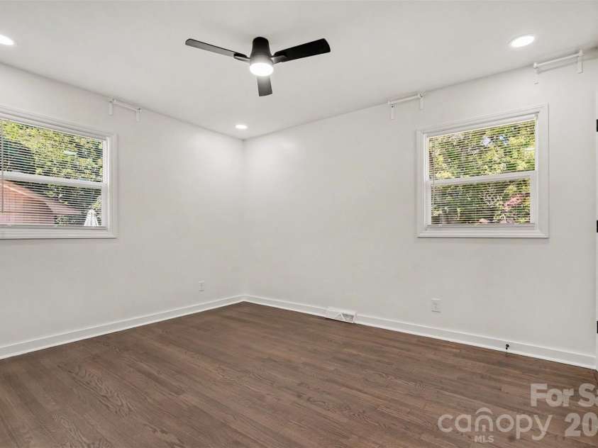 4219 Tipperary Place, Charlotte, NC 28215.  MLS# CAR4405934, YatesRealty ID 39398. 