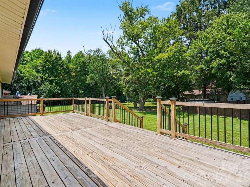 4219 Tipperary Place, Charlotte, NC 28215.  MLS# CAR4405934, YatesRealty ID 39398. 