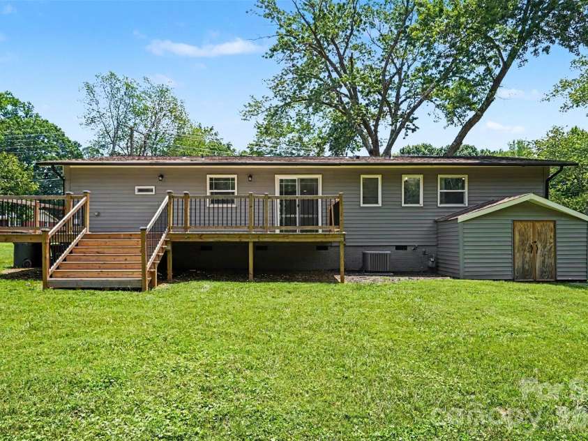 4219 Tipperary Place, Charlotte, NC 28215.  MLS# CAR4405934, YatesRealty ID 39398. 