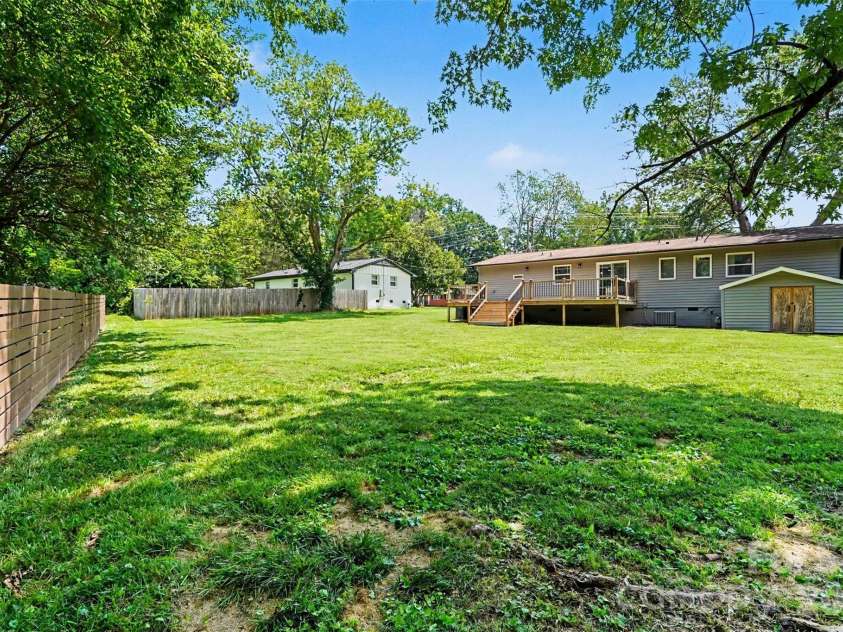 4219 Tipperary Place, Charlotte, NC 28215.  MLS# CAR4405934, YatesRealty ID 39398. 