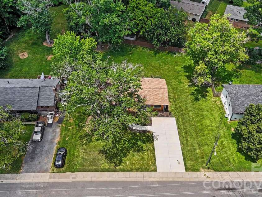 4219 Tipperary Place, Charlotte, NC 28215.  MLS# CAR4405934, YatesRealty ID 39398. 