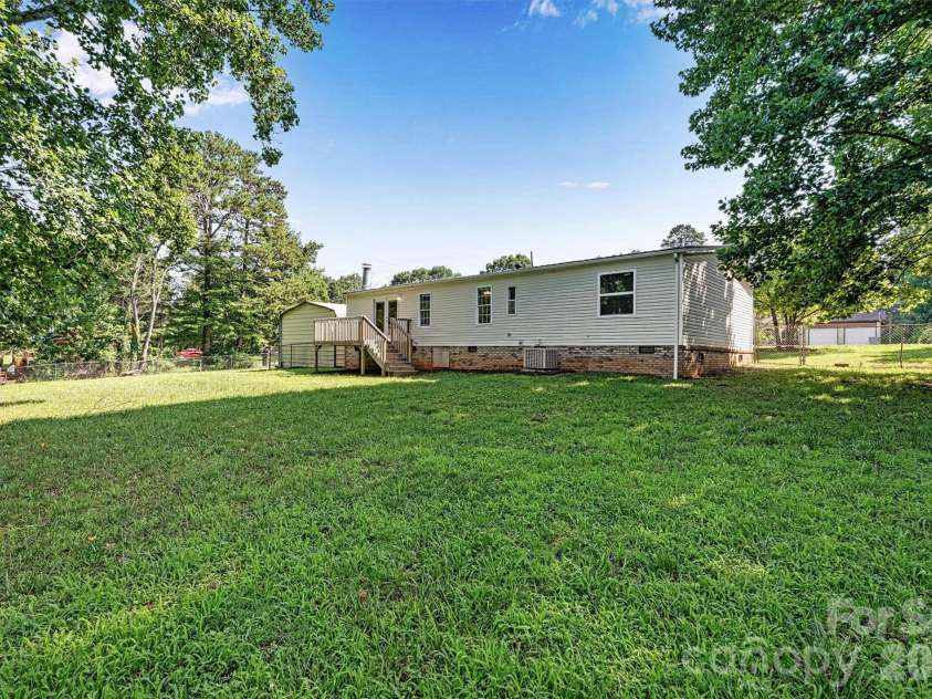 5135 36th Street Drive, Hickory, NC 28601.  MLS# CAR4406637, YatesRealty ID 39399. 