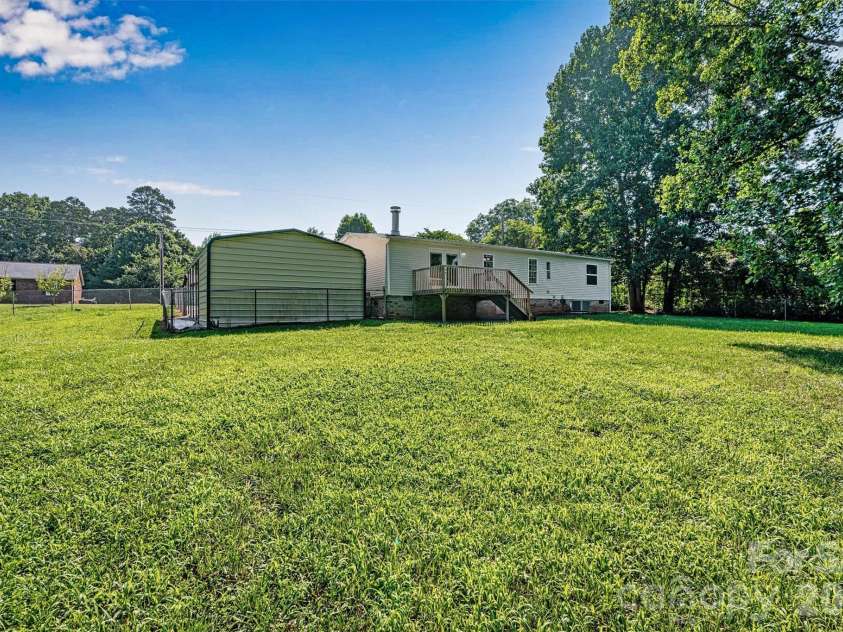 5135 36th Street Drive, Hickory, NC 28601.  MLS# CAR4406637, YatesRealty ID 39399. 