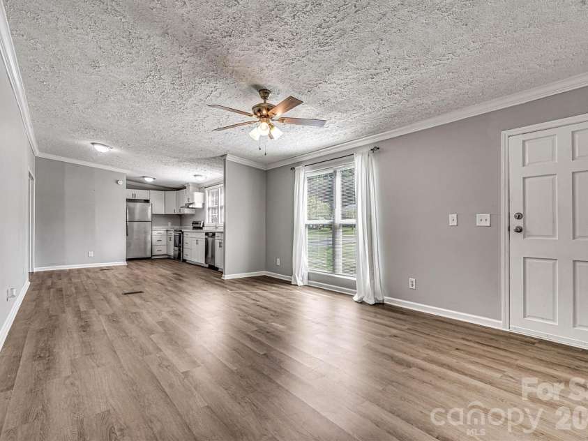 5135 36th Street Drive, Hickory, NC 28601.  MLS# CAR4406637, YatesRealty ID 39399. 